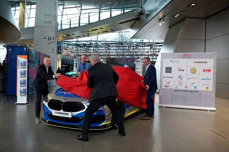 Enthüllung Kampagnefahrzeug TUNE IT! SAFE! 2021